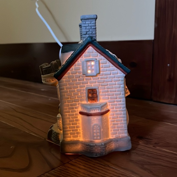 1994 collection grand hotel ceramic lighted house - Picture 2 of 10
